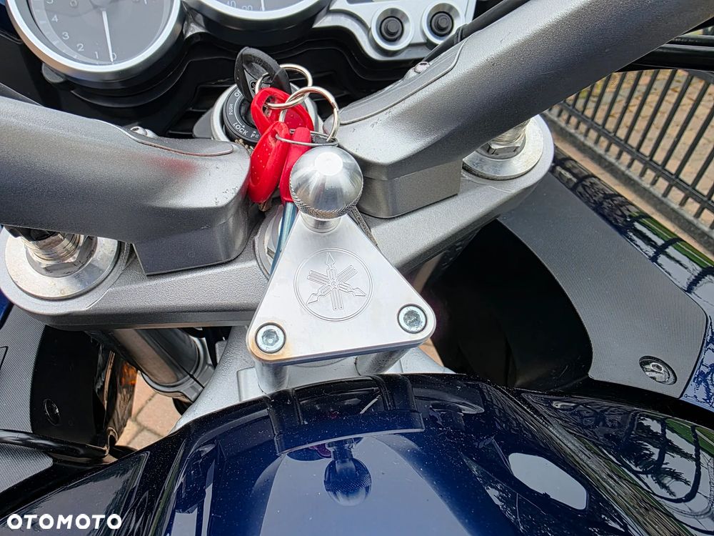 Yamaha FJR - 8
