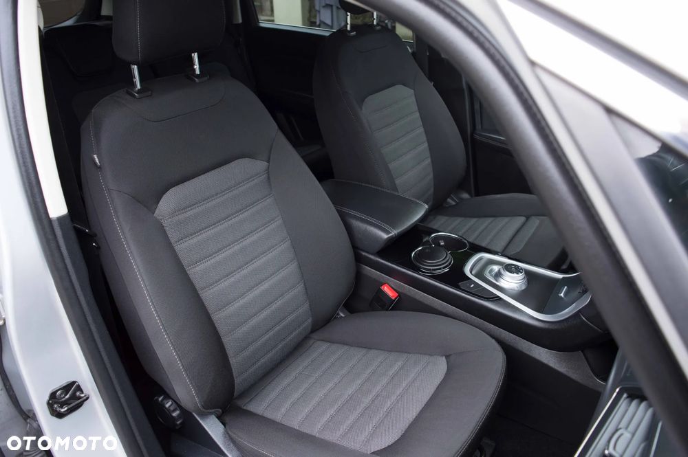 Ford S-Max 2.5 Duratec FHEV TITANIUM - 30