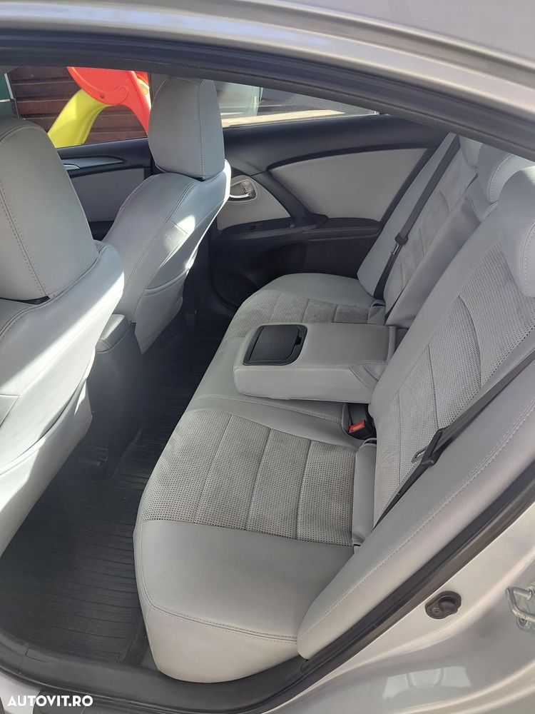 Toyota Avensis 2.0 D-4D Elegance - 11