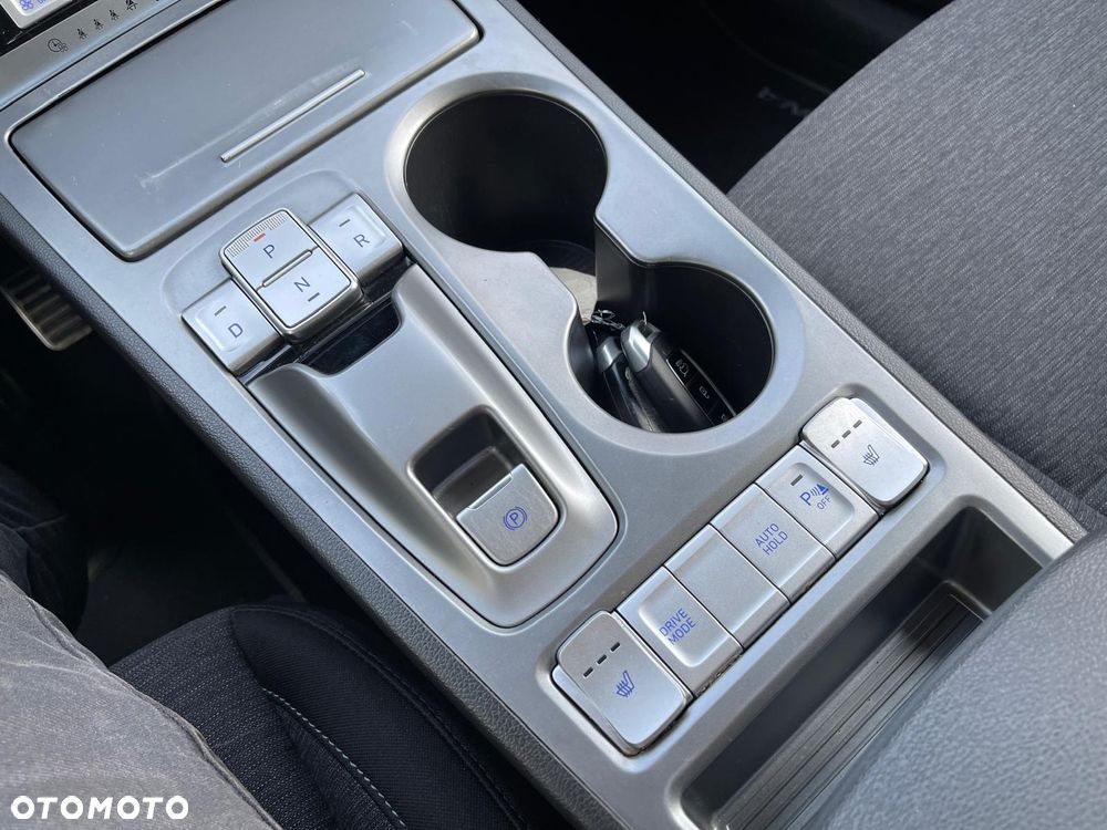 Hyundai Kona 64kWh Premium - 12