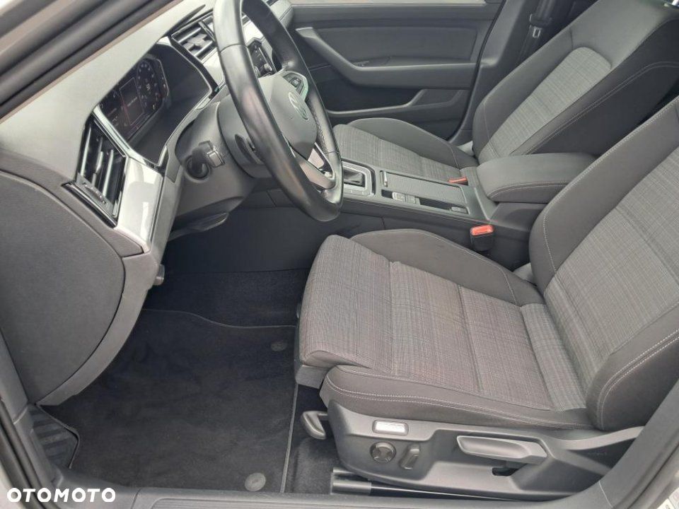 Volkswagen Passat - 16