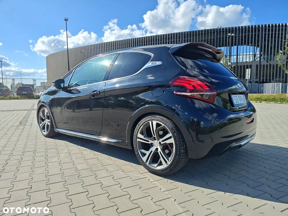 Peugeot 208 - 10