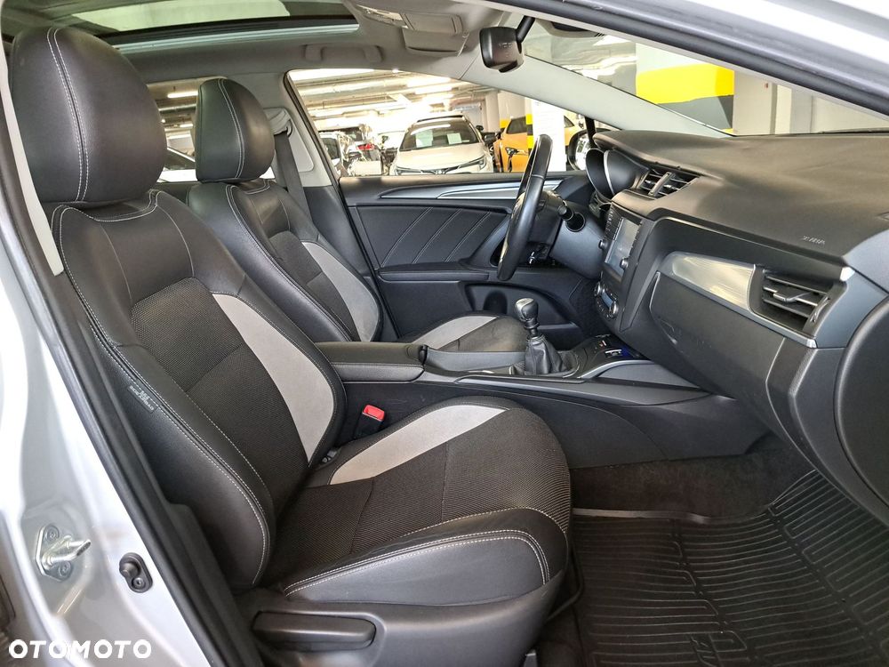 Toyota Avensis - 17