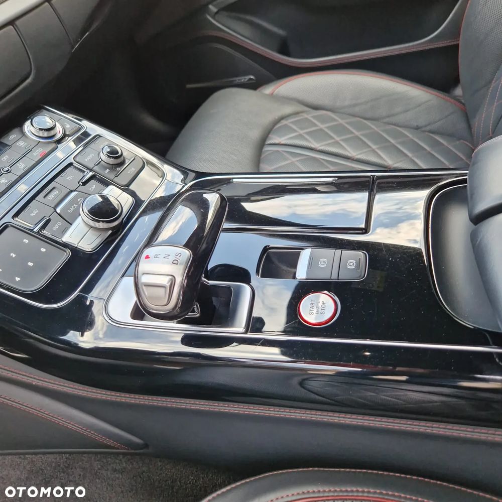 Audi S8 - 12