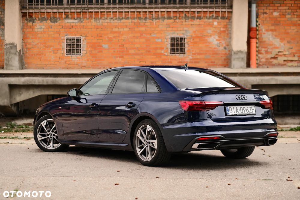 Audi A4 Limousine 45 TFSI mHEV Quattro Black Edition S tronic - 4