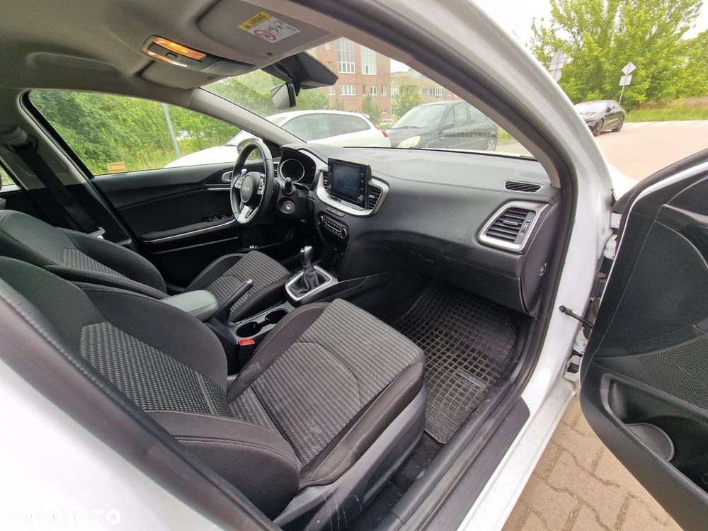 Kia Ceed 1.5 T-GDI M - 8