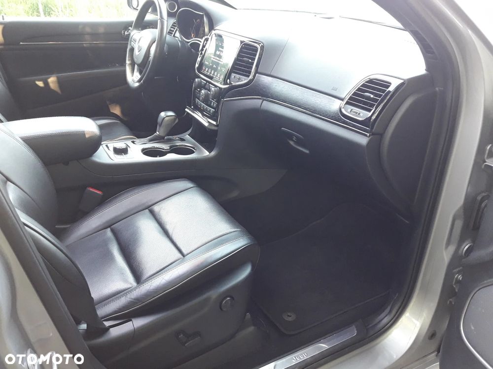 Jeep Grand Cherokee - 11