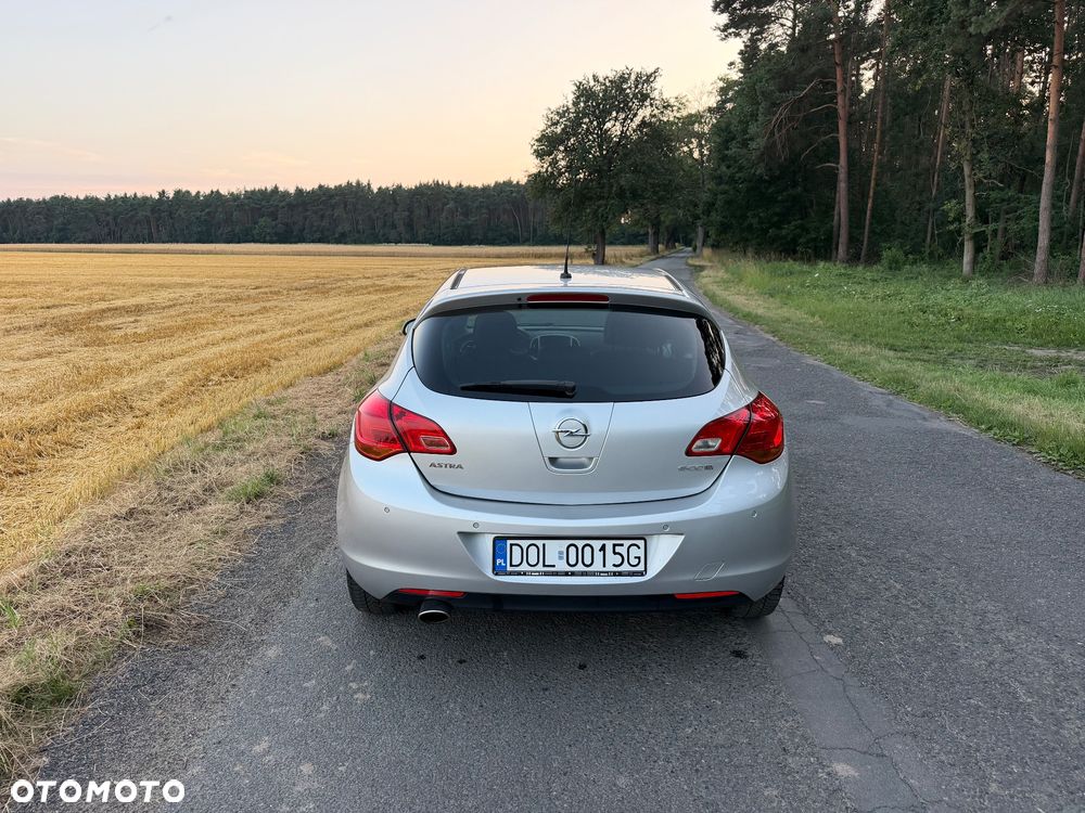 Opel Astra 1.4 Turbo 150 Jahre - 4