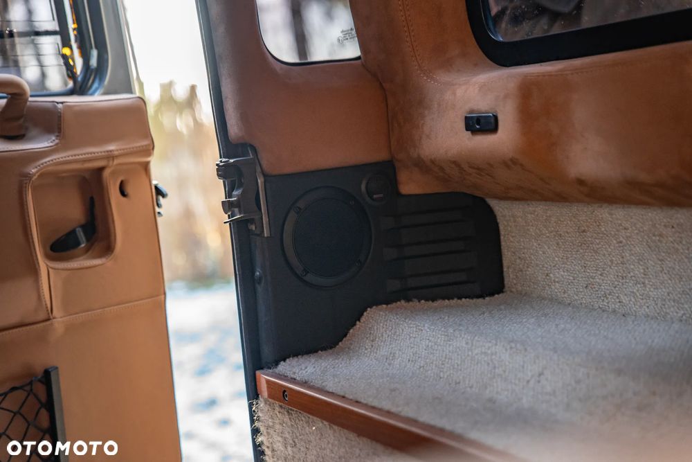 Land Rover Defender 90 Station Wagon SVX - 7