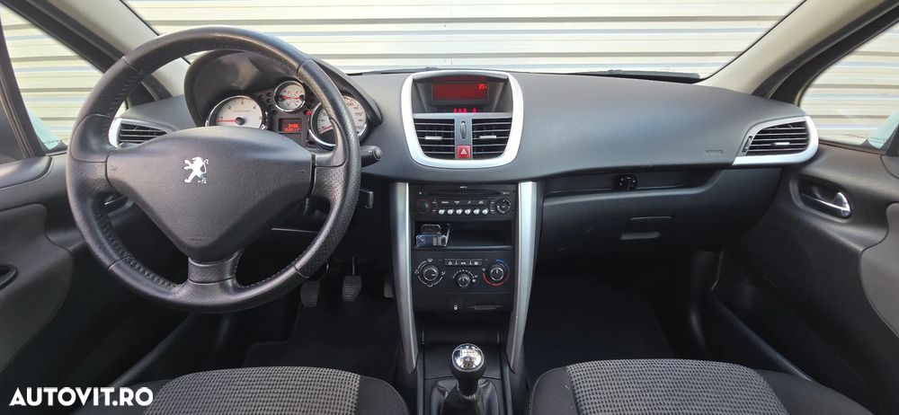 Peugeot 207 - 6