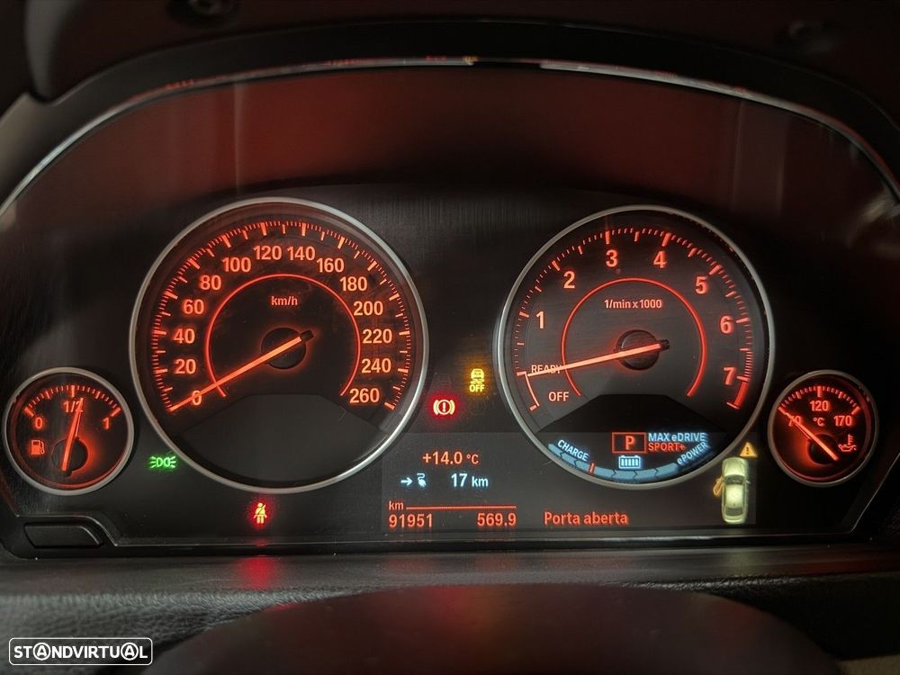 BMW 330 e iPerformance Pack M - 34