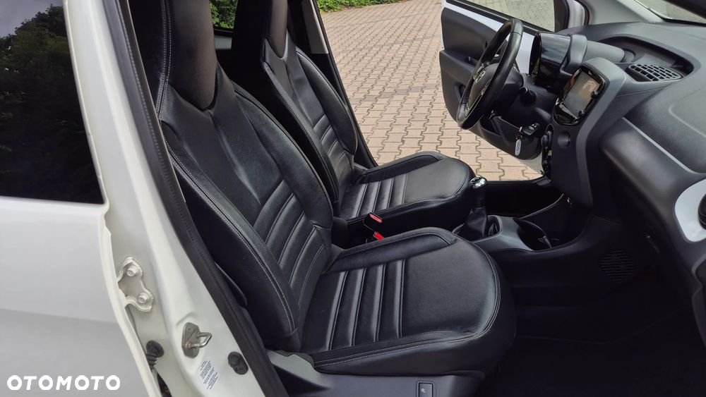 Toyota Aygo x-clusiv - 21