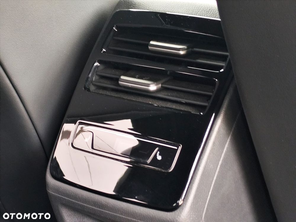 Volkswagen ID.7 77kWh Pro - 12