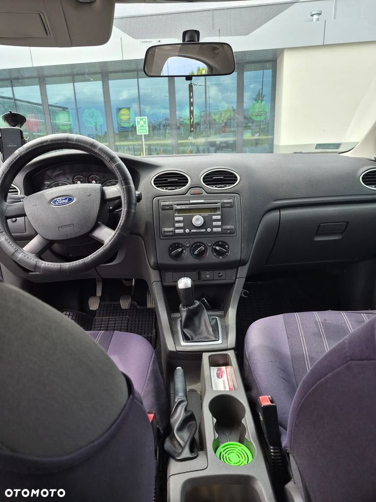 Ford Focus 1.6 Ambiente - 4