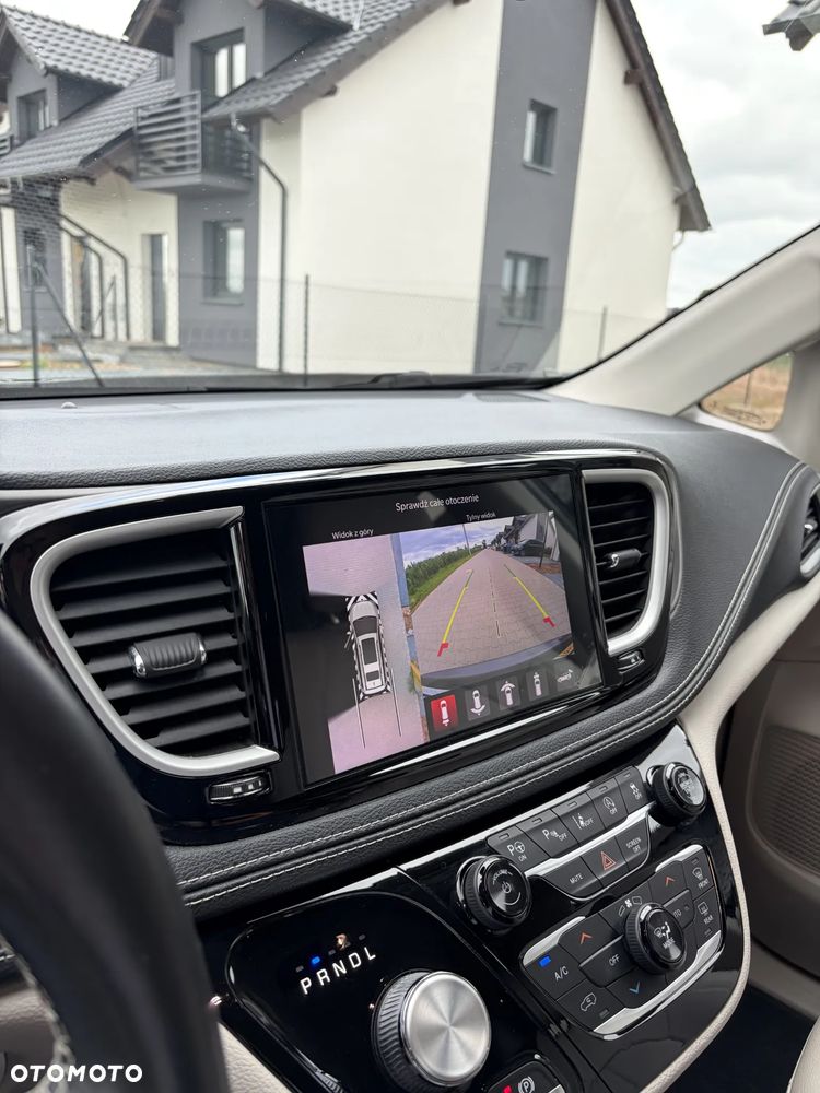 Chrysler Pacifica - 13