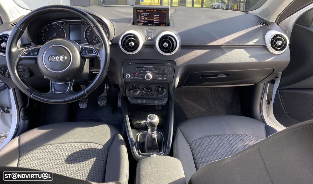 Audi A1 Sportback 1.6 TDI S-line - 23