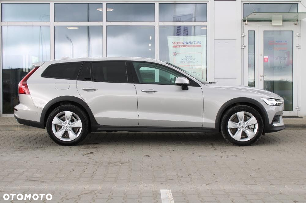 Volvo V60 Cross Country - 5