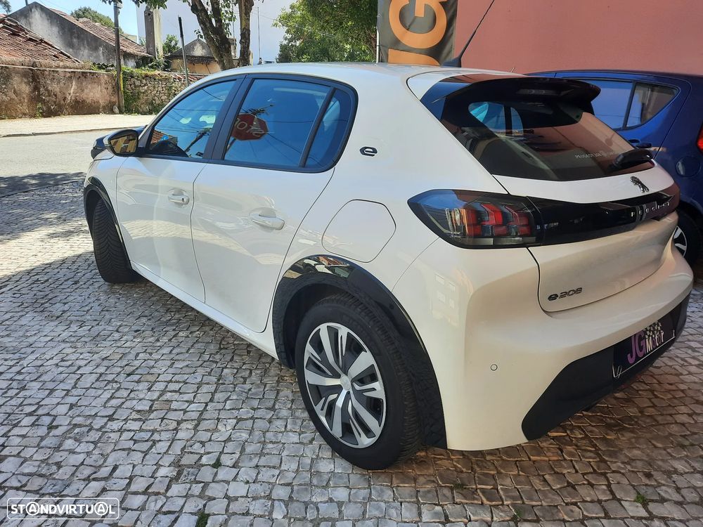 Peugeot e-208 Active — fotografia 4