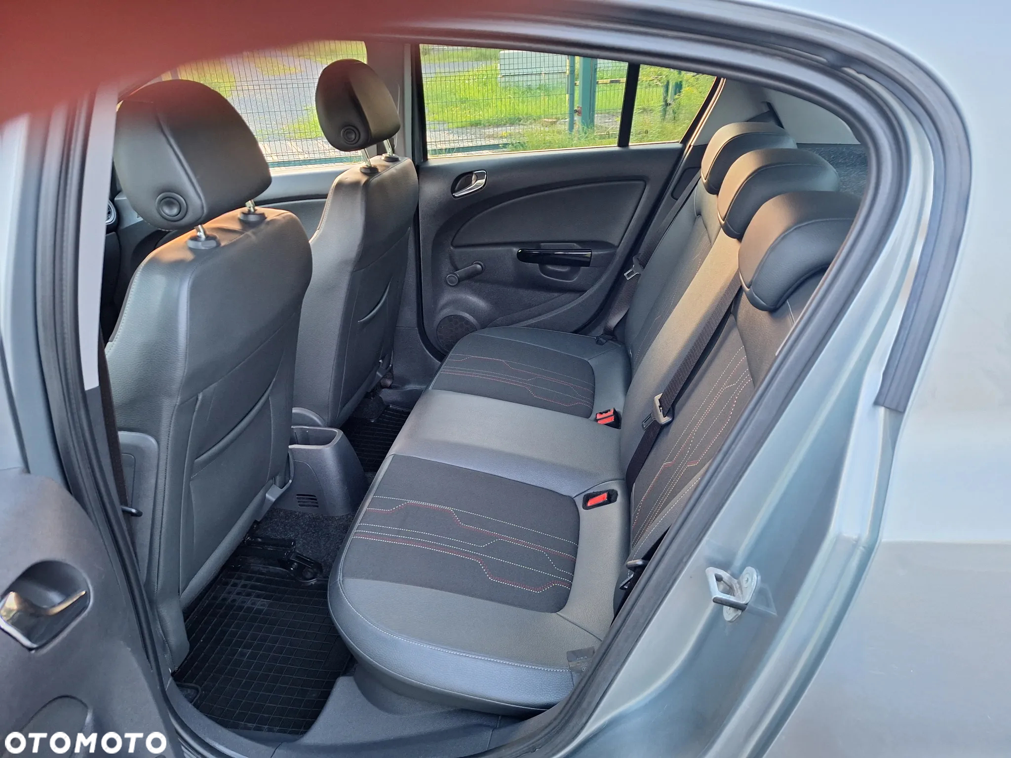 Opel Corsa 1.4 16V Edition 150 - 10