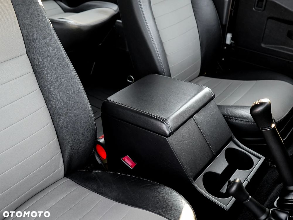 Land Rover Defender 2.4 TD4 HCPU S - 29