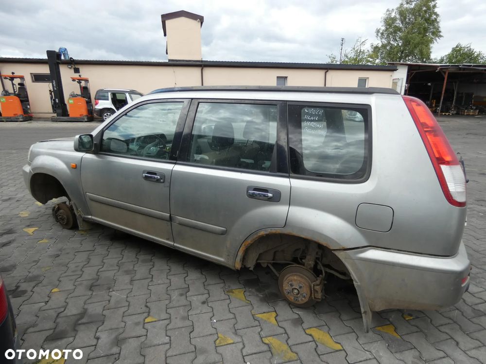 NISSAN X-TRAIL I *SAMOCHÓD NA CZĘŚCI*KX4 ( TECHNO SILVER METALLIC) / MASKA, LAMPA, DRZWI, LUSTERKO, ZDERZAK, GRILL, BŁOTNIK, KLAPA, BELKA, DESKA, FOTELE, KANAPA, ĆWIARTKA KIEROWNICA, TARCZE,ZAWIESZENIE, KOMPLETNY PRZÓD, KOMPLETNY TYŁ, LICZNIK, ZEGARY, PRAWE LEWE PRZÓD TYŁ - 3
