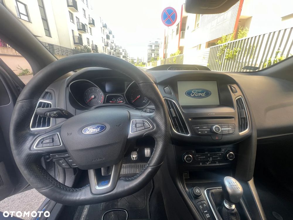 Ford Focus 2.3 EcoBoost RS - 12