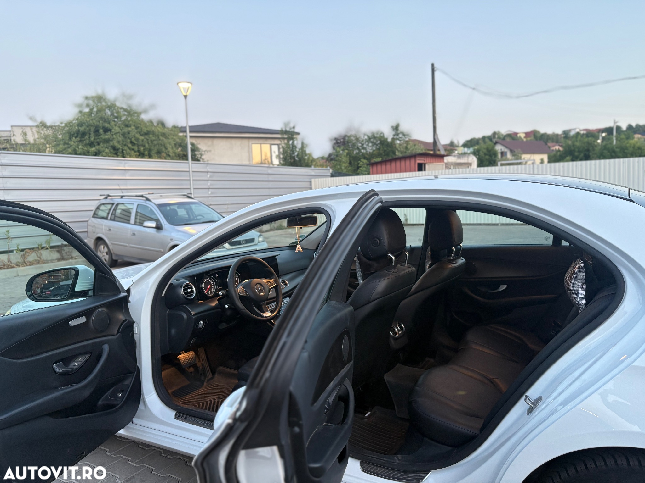 Mercedes-Benz E 200 d 9G-TRONIC - 13