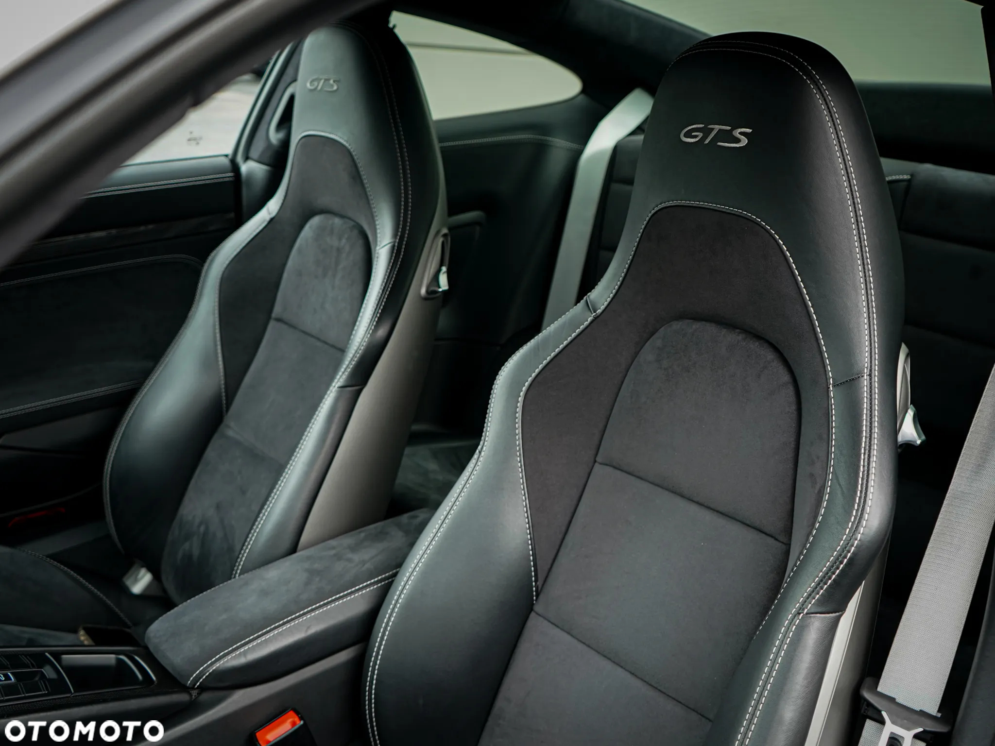 Porsche 911 Carrera 4 GTS PDK - 19