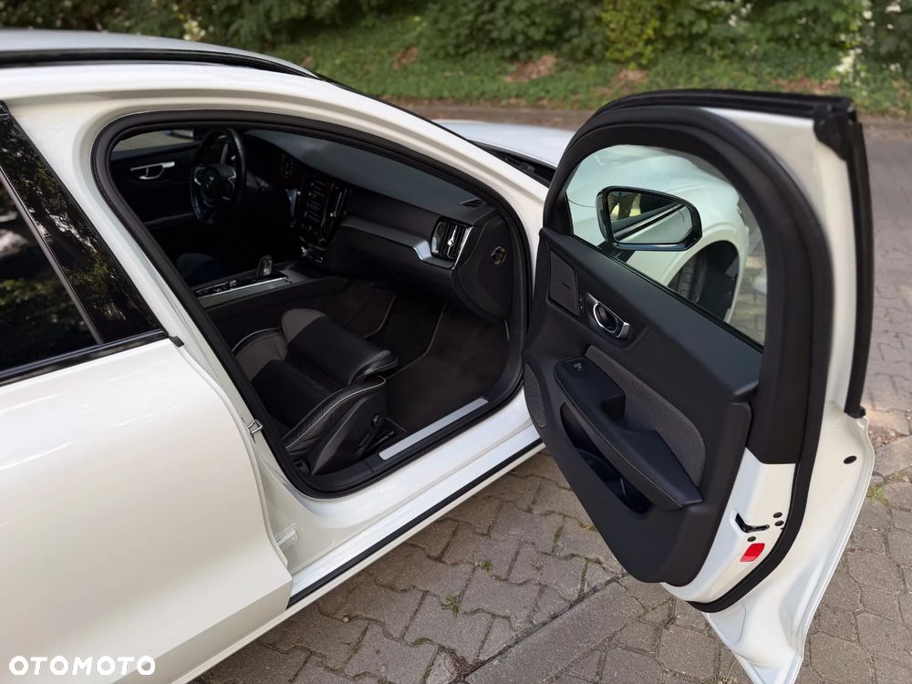 Volvo V60 B5 B R-Design - 20