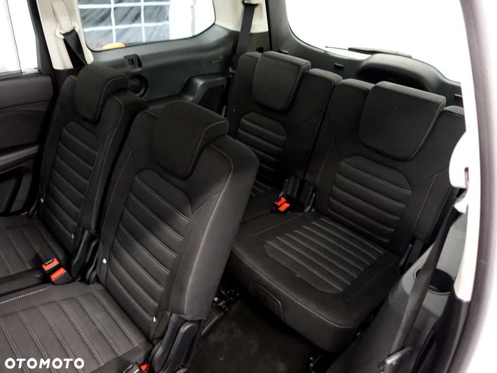 Ford Galaxy - 10