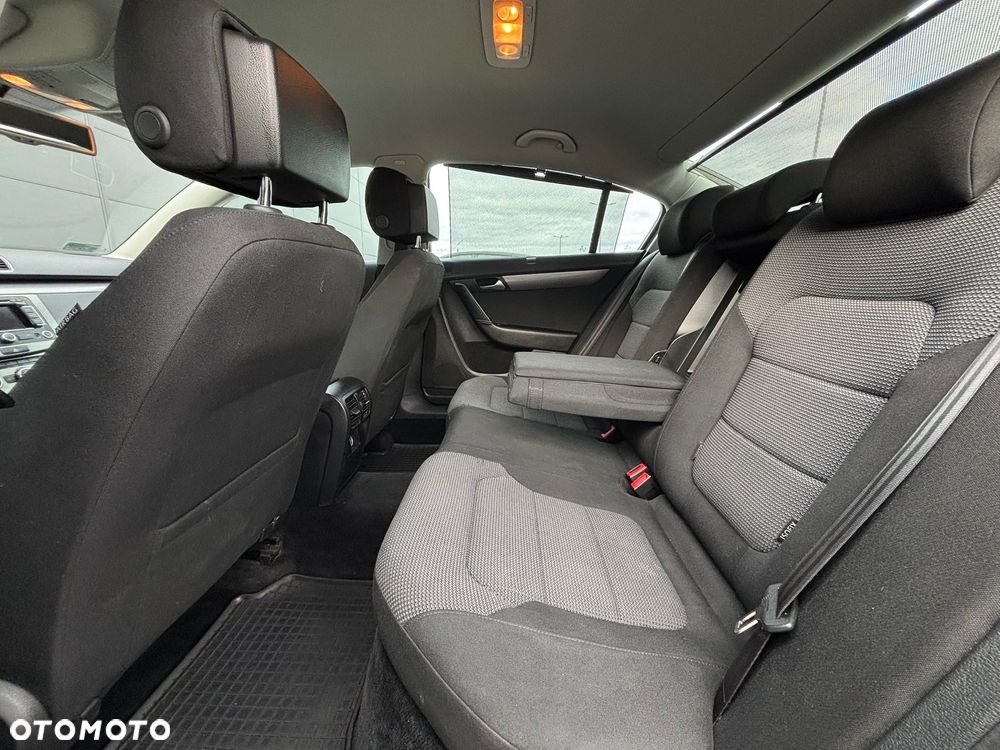 Volkswagen Passat 2.0 TDI Comfortline - 15