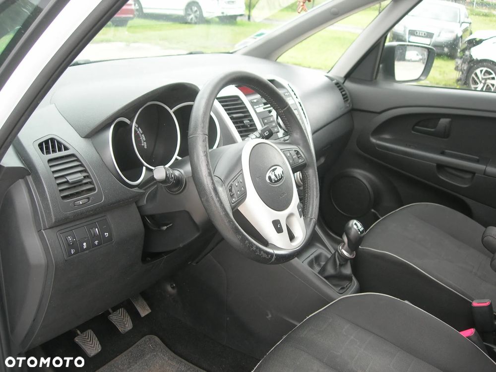 Kia Venga - 13