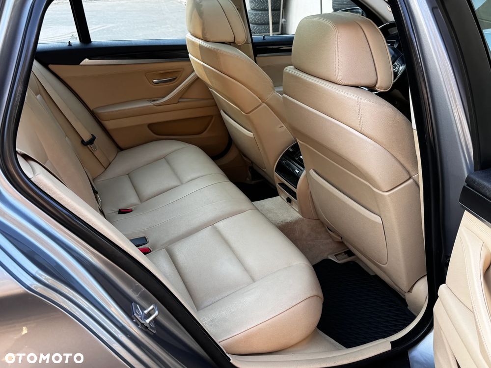 BMW Seria 5 530d xDrive Luxury Line - 18