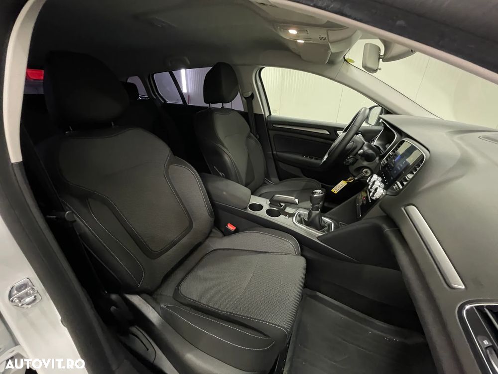 Renault Megane Blue dCi 116 Zen - 11