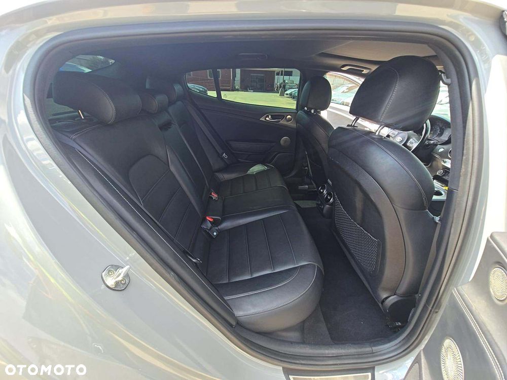 Kia Stinger 3.3 T-GDI V6 GT AWD - 8