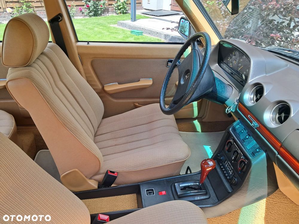 Mercedes-Benz W123 - 6