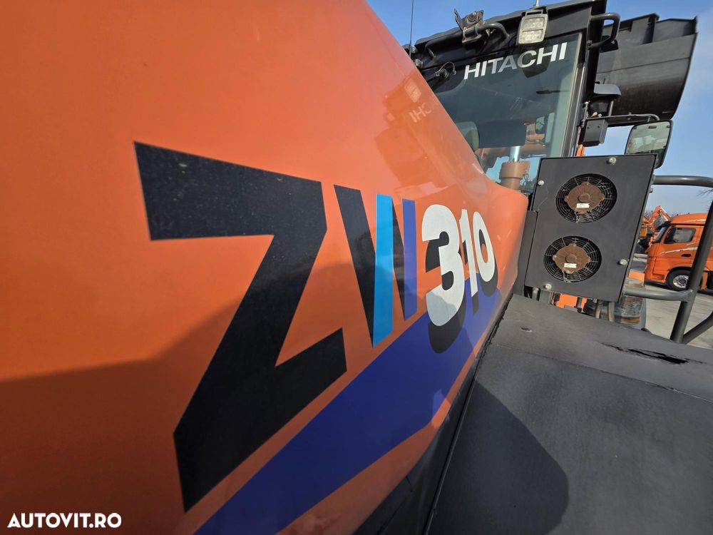 Hitachi Cupa 5mc, 28tone, ANVELOPE NOI, VIRARE prin JOYSTICk, Gresare automata, Inaltiime basculare cupa 4,3m, Lama noua la cupa, produs in JAPONIA, camera luat vederi spate, posibilitate leasing, motor 282 CP, STARE BUNA, PROMOTIE 86.900 EUR+tva - 24