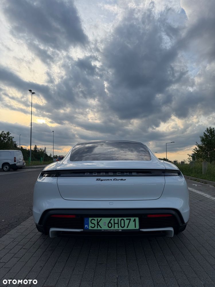Porsche Taycan - 10