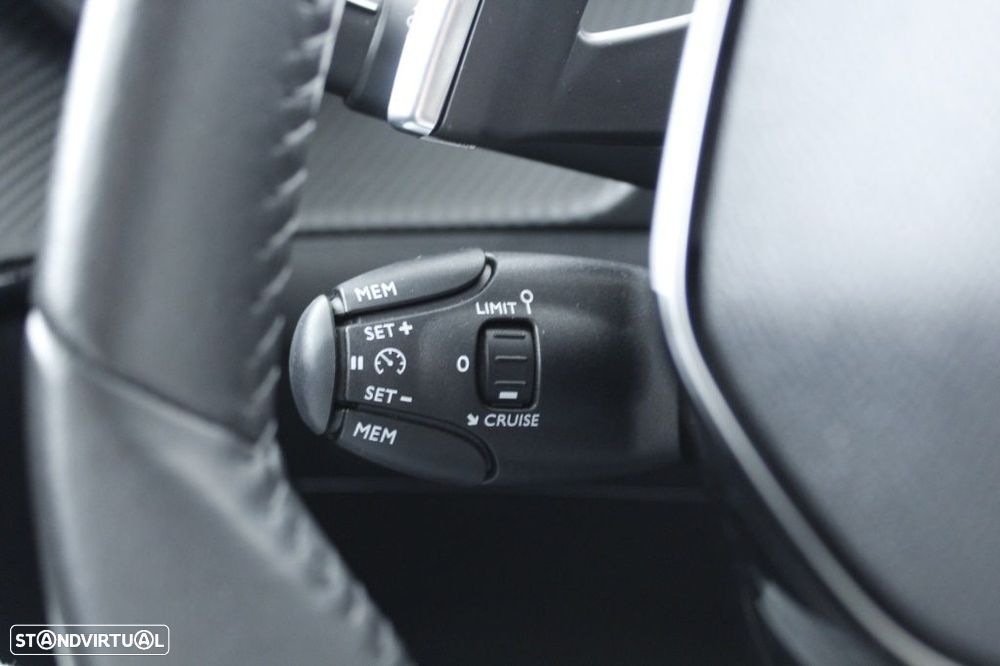 Peugeot 208 1.2 Hybrid Allure e-DCS6 - 27