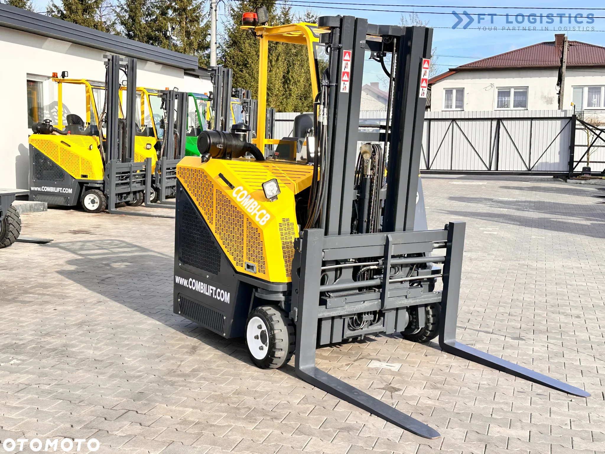 Combilift C3000CB / GAZ / TRIPLEX / 4900MM / WOLNY SKOK / POZYCJONER / PRZESUW WIDEŁ / JAK NOWY - 9
