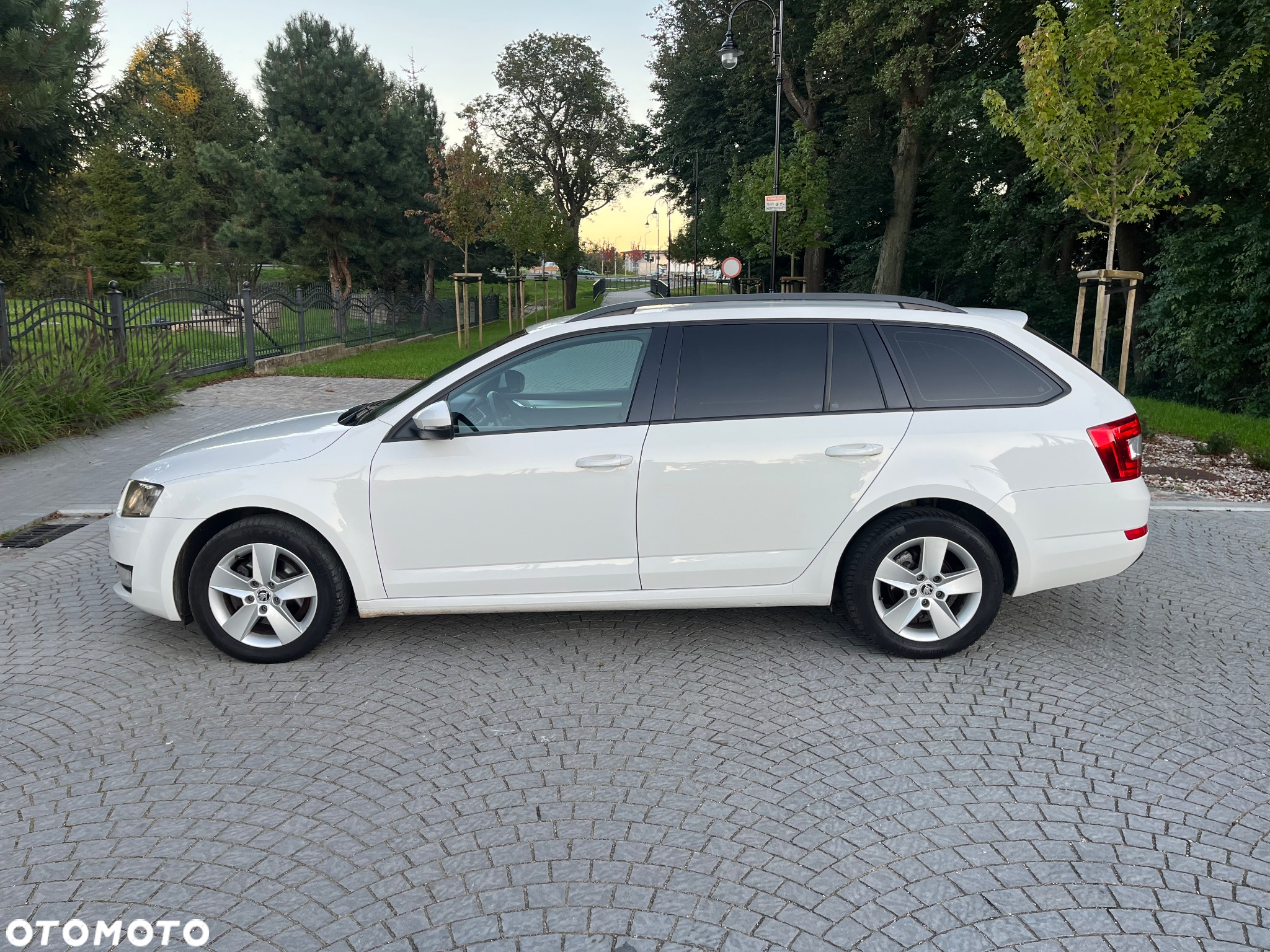 Skoda Octavia 2.0 TDI Elegance DSG - 5