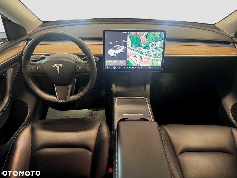 Tesla Model Y Long Range AWD - 16