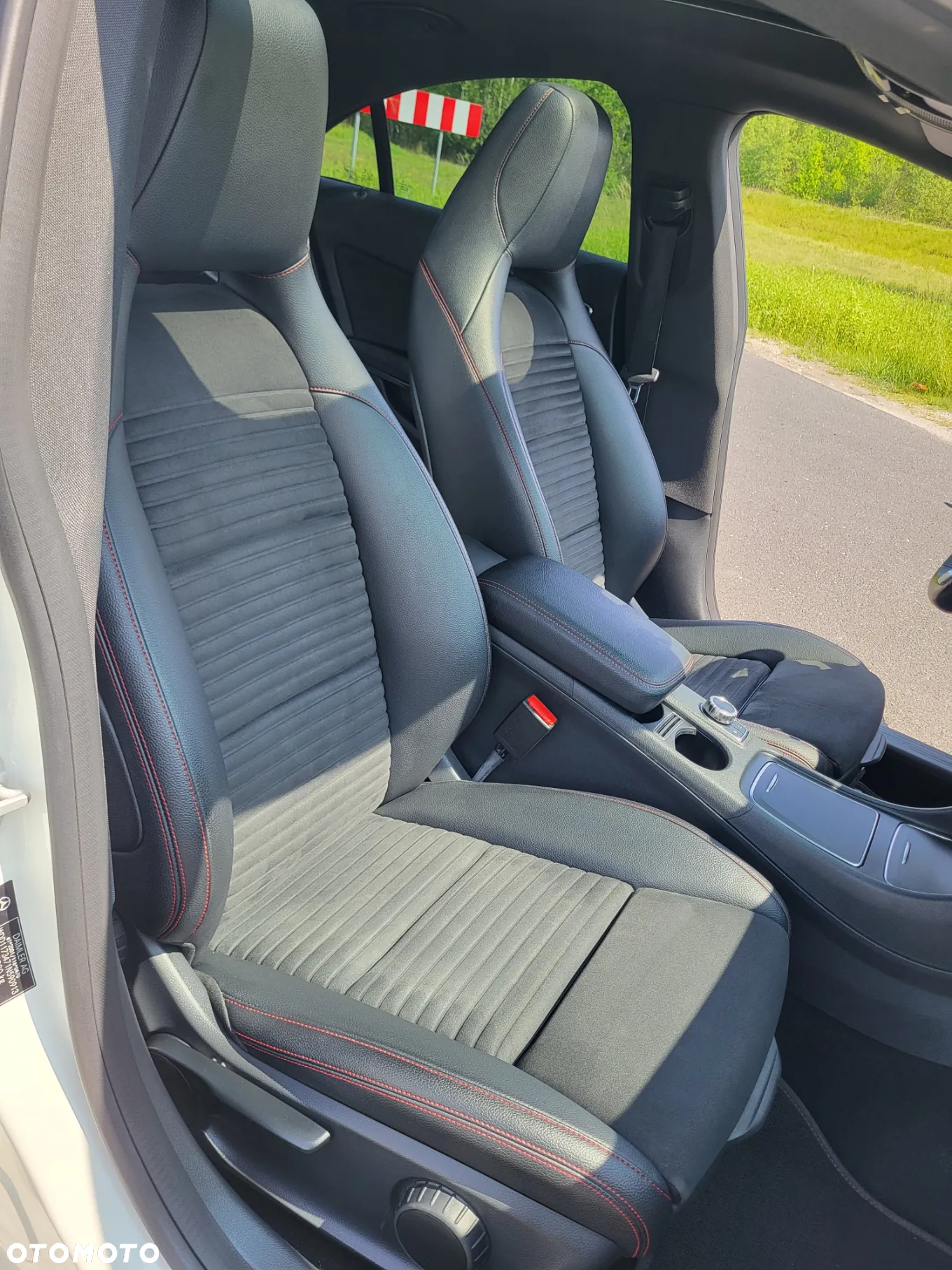 Mercedes-Benz CLA 220 4-Matic AMG Line - 24