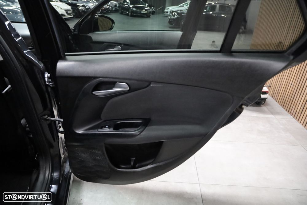 Fiat Tipo Station Wagon 1.3 MultiJet Lounge - 23