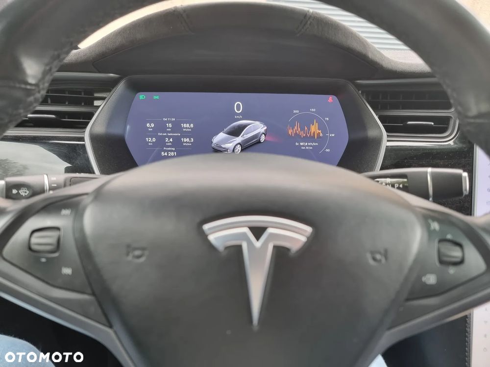 Tesla Model X - 19