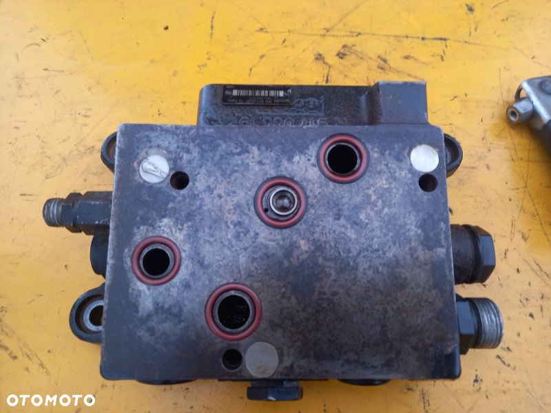 Rozdzielacz sekcja New Holland T6.155 - 2