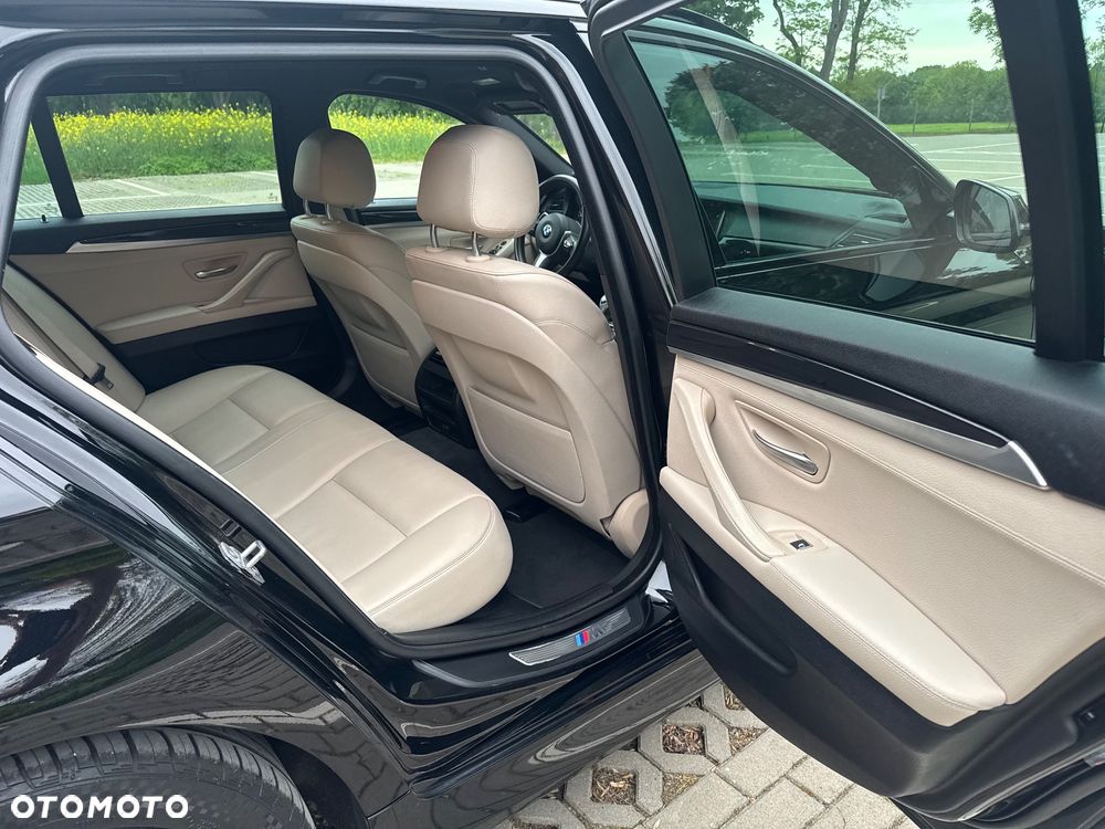 BMW Seria 5 525d xDrive - 12