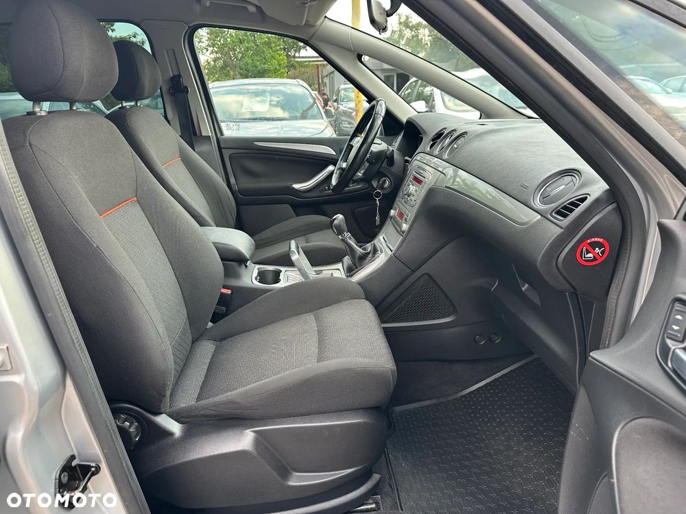 Ford S-Max - 17