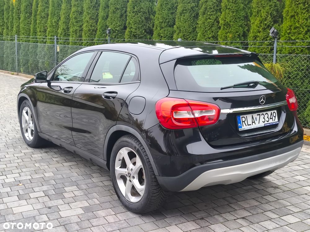 Mercedes-Benz GLA 180 Urban - 4