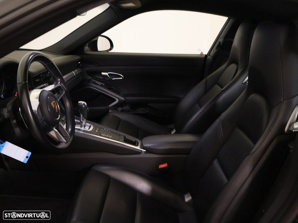 Porsche 911 (992) - 9